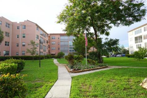 2821 Somerset Drive Lauderdale Lakes FL 33311