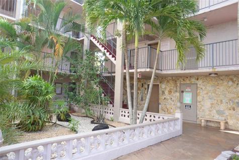 2821 Somerset Drive Lauderdale Lakes FL 33311