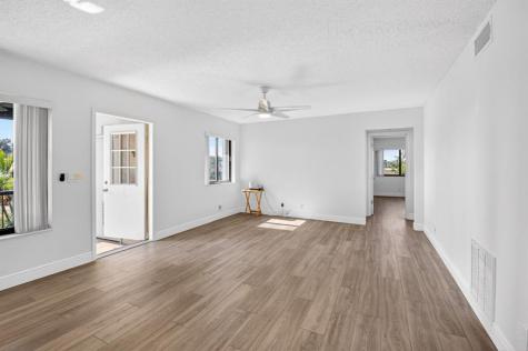 427 Pine Glen Lane Greenacres FL 33463