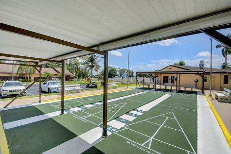 427 Pine Glen Lane Greenacres FL 33463