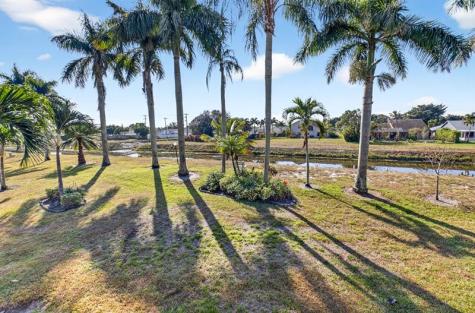 427 Pine Glen Lane Greenacres FL 33463