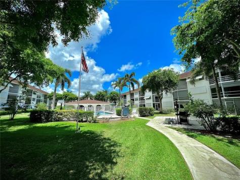 1040 SE 4th Avenue Deerfield Beach FL 33441