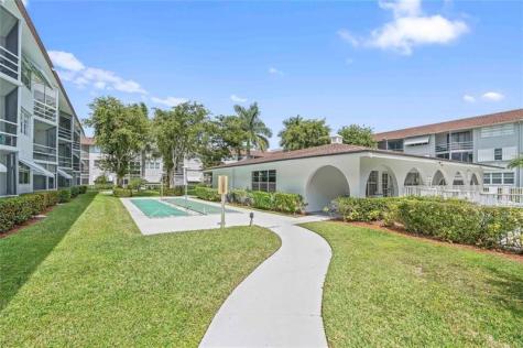 1040 SE 4th Avenue Deerfield Beach FL 33441