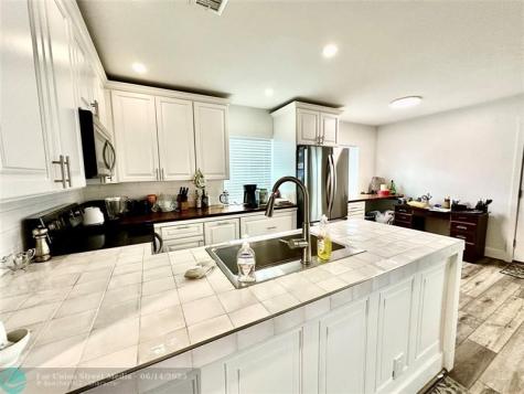 710 Flanders O Delray Beach FL 33484