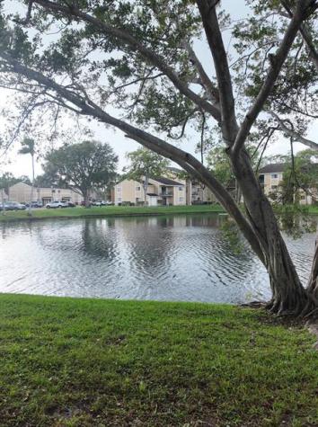320 E Palm Circle E Pembroke Pines FL 33025