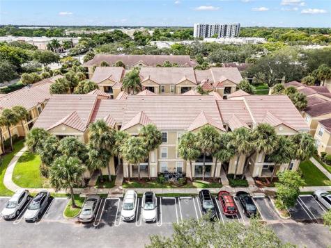 733 Riverside Drive Coral Springs FL 33071