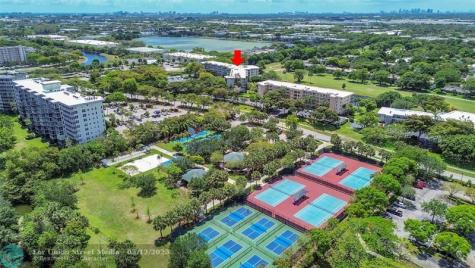 4020 W Palm Aire Drive Pompano Beach FL 33069
