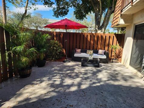 8900 SW 20th Place Davie FL 33324