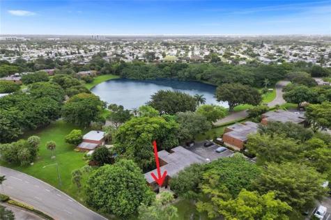 8900 SW 20th Place Davie FL 33324