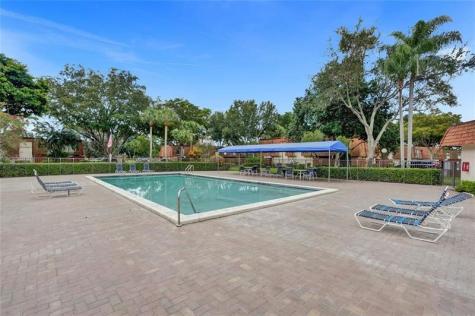 8900 SW 20th Place Davie FL 33324