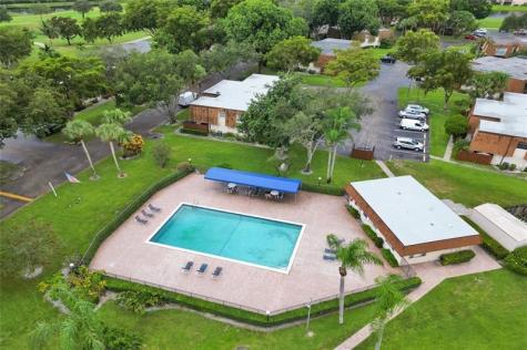 8900 SW 20th Place Davie FL 33324