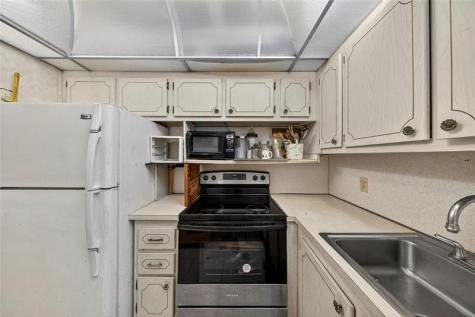 102 Newport F Deerfield Beach FL 33442