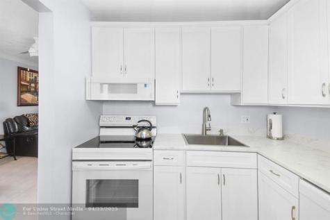 2164 NE 1st Way Boynton Beach FL 33435