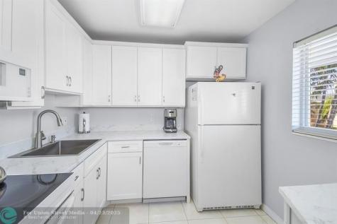 2164 NE 1st Way Boynton Beach FL 33435