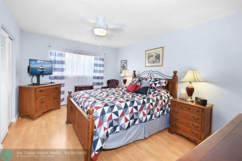 2164 NE 1st Way Boynton Beach FL 33435