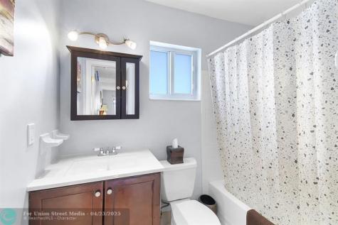 2164 NE 1st Way Boynton Beach FL 33435