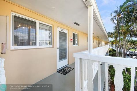 2164 NE 1st Way Boynton Beach FL 33435