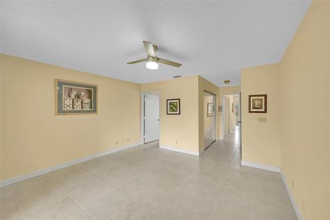 8252 Springlake Drive Boca Raton FL 33496