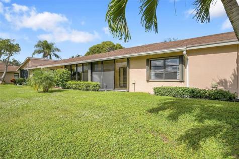 8252 Springlake Drive Boca Raton FL 33496