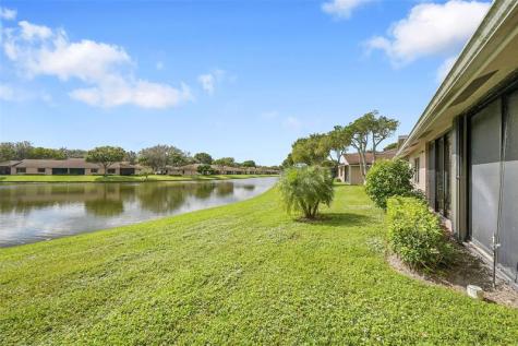 8252 Springlake Drive Boca Raton FL 33496
