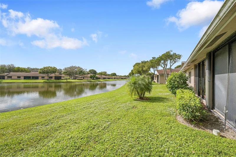 8252 Springlake Drive Boca Raton FL 33496