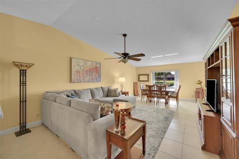 8252 Springlake Drive Boca Raton FL 33496