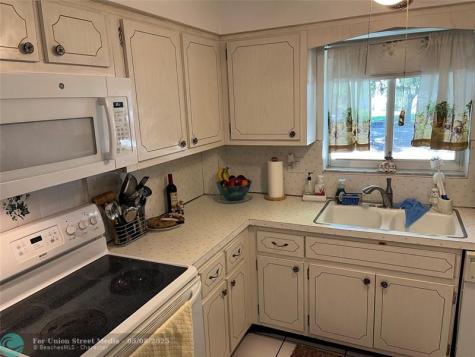 412 S Luna Court Hollywood FL 33021