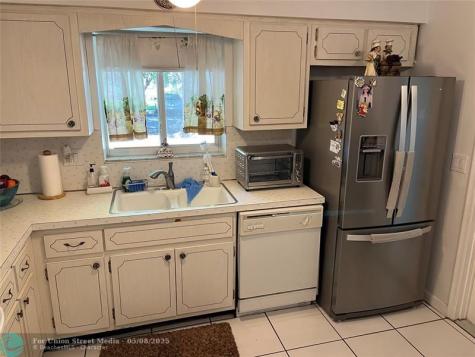 412 S Luna Court Hollywood FL 33021