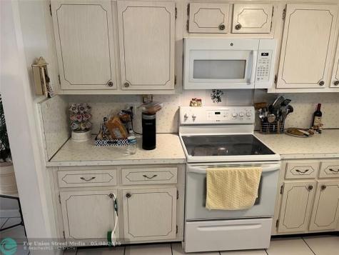 412 S Luna Court Hollywood FL 33021