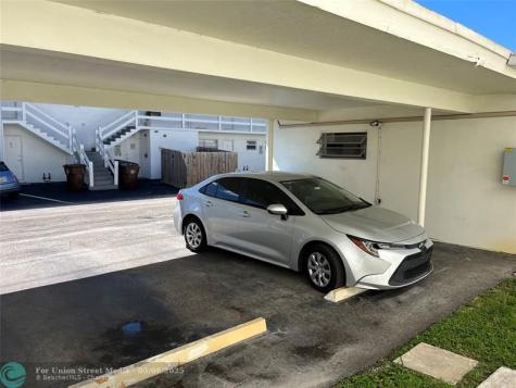 412 S Luna Court Hollywood FL 33021