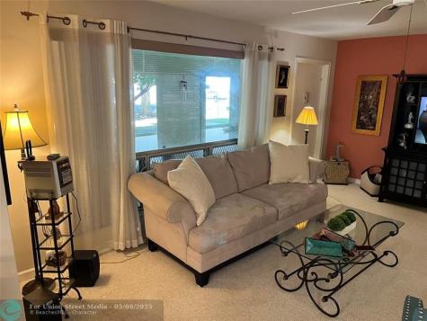 412 S Luna Court Hollywood FL 33021