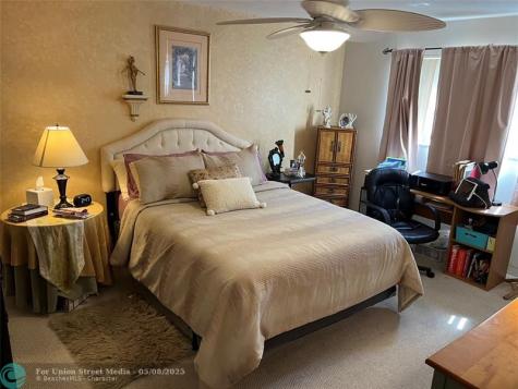 412 S Luna Court Hollywood FL 33021