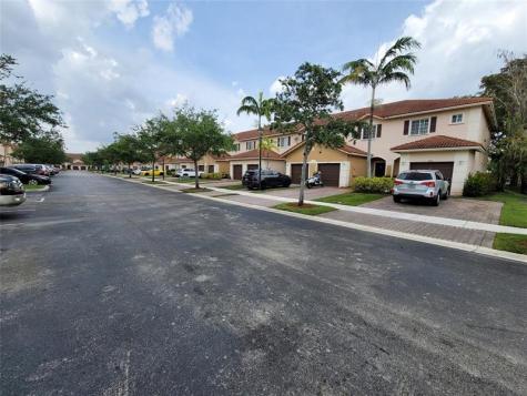 8853 N Isles Circle Tamarac FL 33321