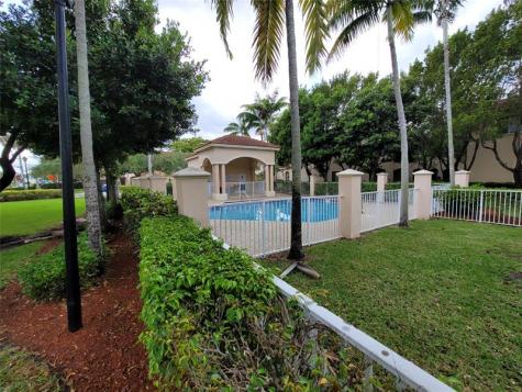 8853 N Isles Circle Tamarac FL 33321