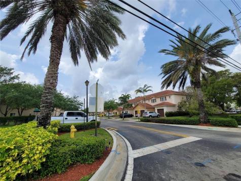 8853 N Isles Circle Tamarac FL 33321