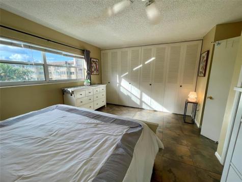 5071 W Oakland Park Boulevard Lauderdale Lakes FL 33313