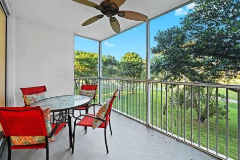 3900 Oaks Clubhouse Drive Pompano Beach FL 33069