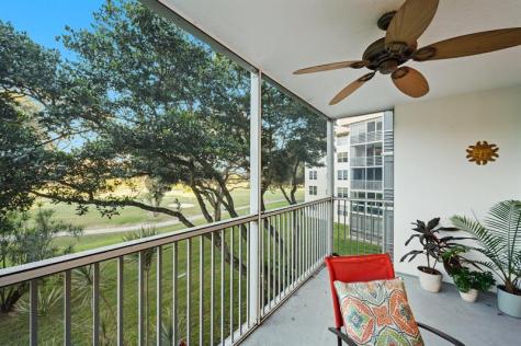 3900 Oaks Clubhouse Drive Pompano Beach FL 33069