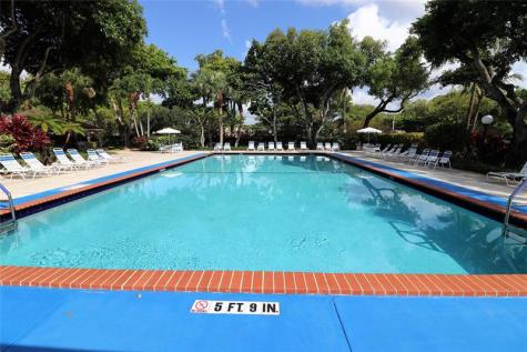 3900 Oaks Clubhouse Drive Pompano Beach FL 33069