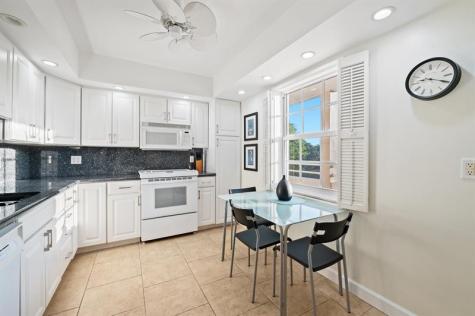 3900 Oaks Clubhouse Drive Pompano Beach FL 33069