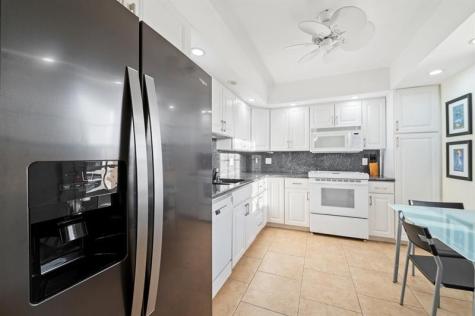 3900 Oaks Clubhouse Drive Pompano Beach FL 33069