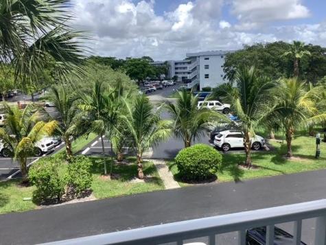 102 Royal Park Drive Oakland Park FL 33309