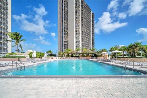 20301 W Country Club Drive Aventura FL 33180