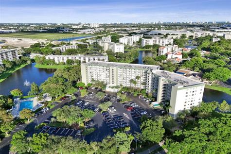 2334 S Cypress Bend Drive Pompano Beach FL 33069