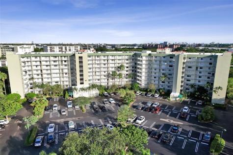 2334 S Cypress Bend Drive Pompano Beach FL 33069