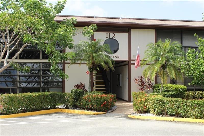 9728 S Belfort Circle Tamarac FL 33321