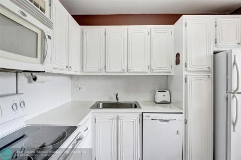 32 Colonial Club Drive Boynton Beach FL 33435