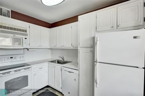 32 Colonial Club Drive Boynton Beach FL 33435