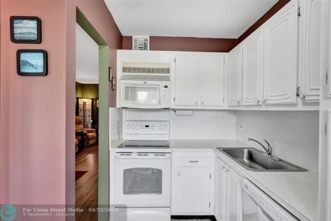 32 Colonial Club Drive Boynton Beach FL 33435