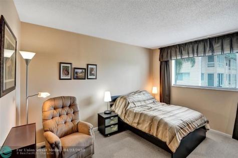 32 Colonial Club Drive Boynton Beach FL 33435